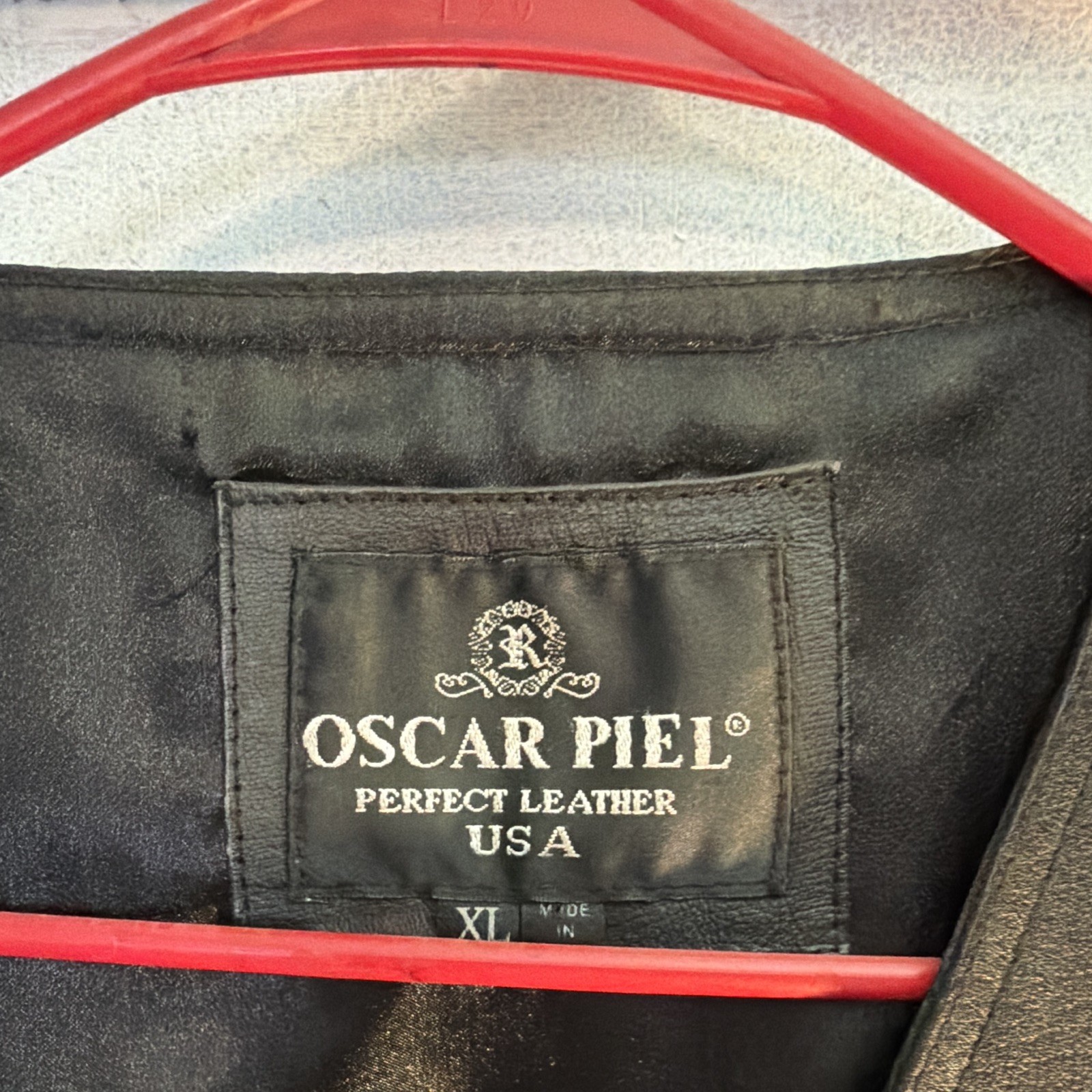 OSCAR PIEL Men’s Black Leather Vest Button Closure V-Neck Pockets Lined XL