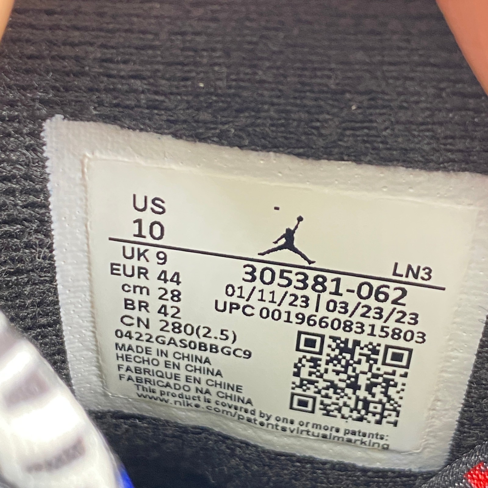 Air Jordan 8 Retro “PLAYOFF” 2023 – Size 10 – 305381 062 (54-37)