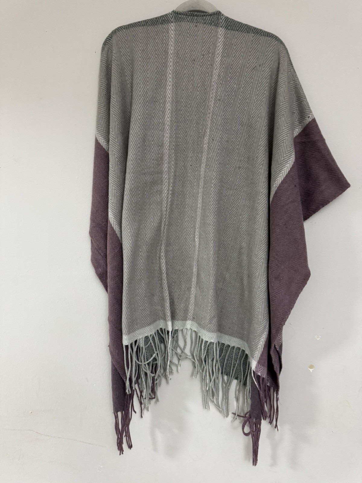 Women’s Woolrich Gray Mauve Blanket Wrap Shawl Cape Poncho Tassels One Size
