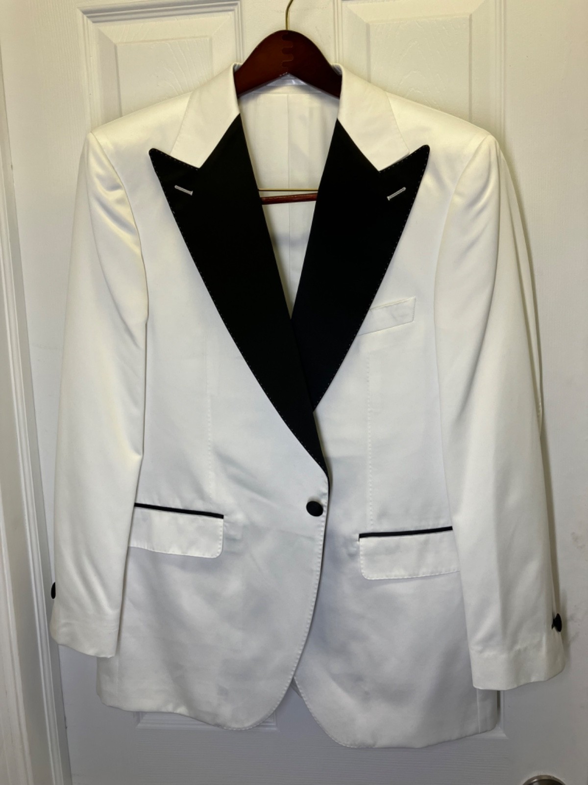 New Men’s White Satin Tuxedo Suit w. Vest