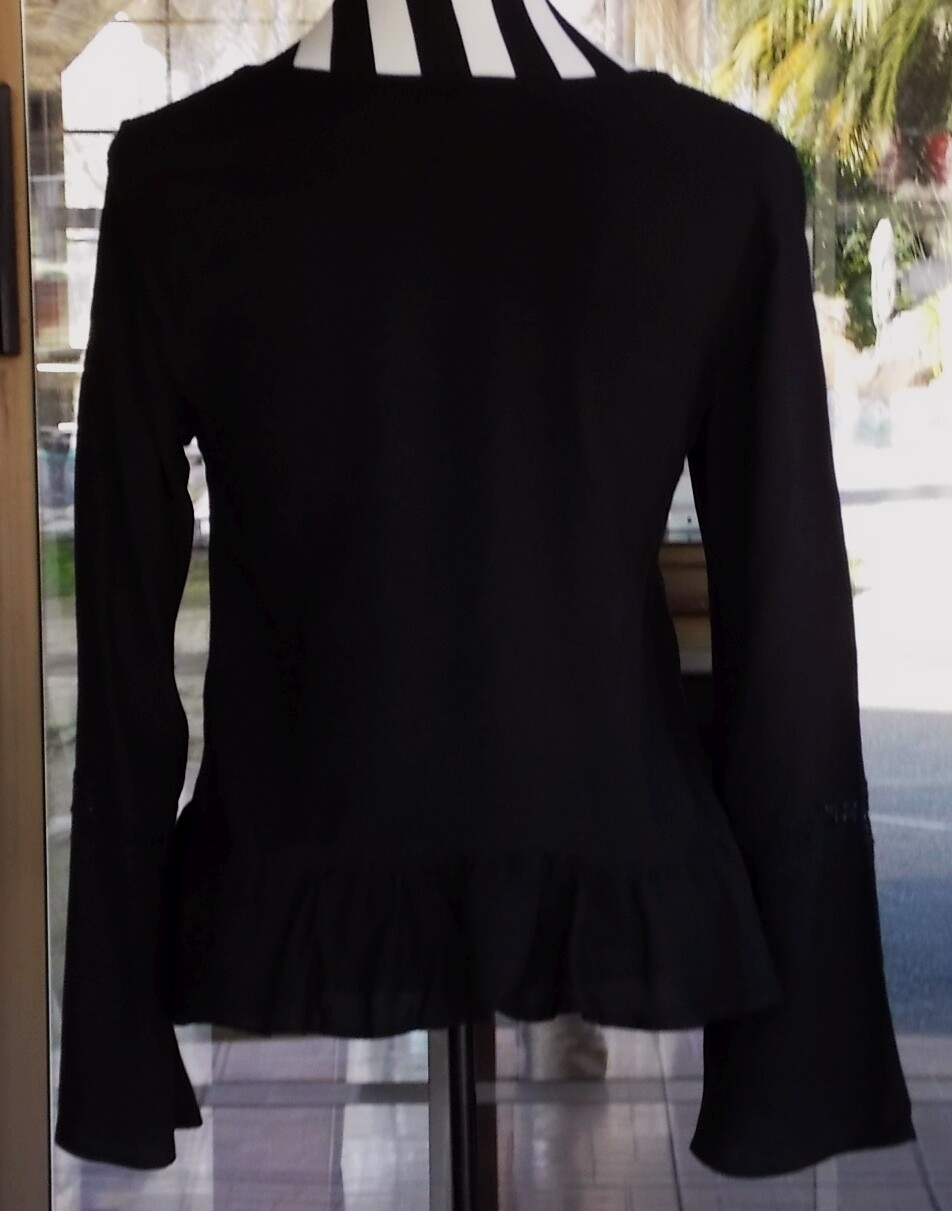 New Long Flair Sleeve Ruffle Bottom Cropped Black Shirt Sz. S 36″ Bust