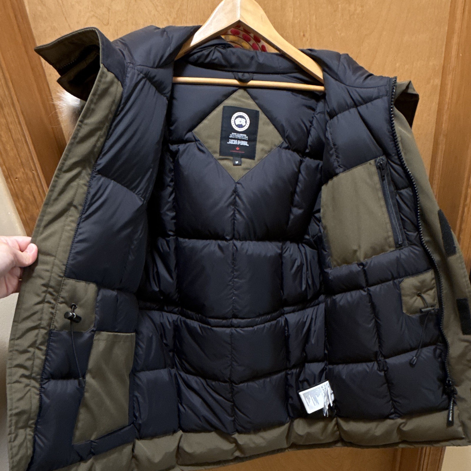 Canada Goose Arctic Program Men’s Green Down Parka Fur Trim Hood Zip Size S