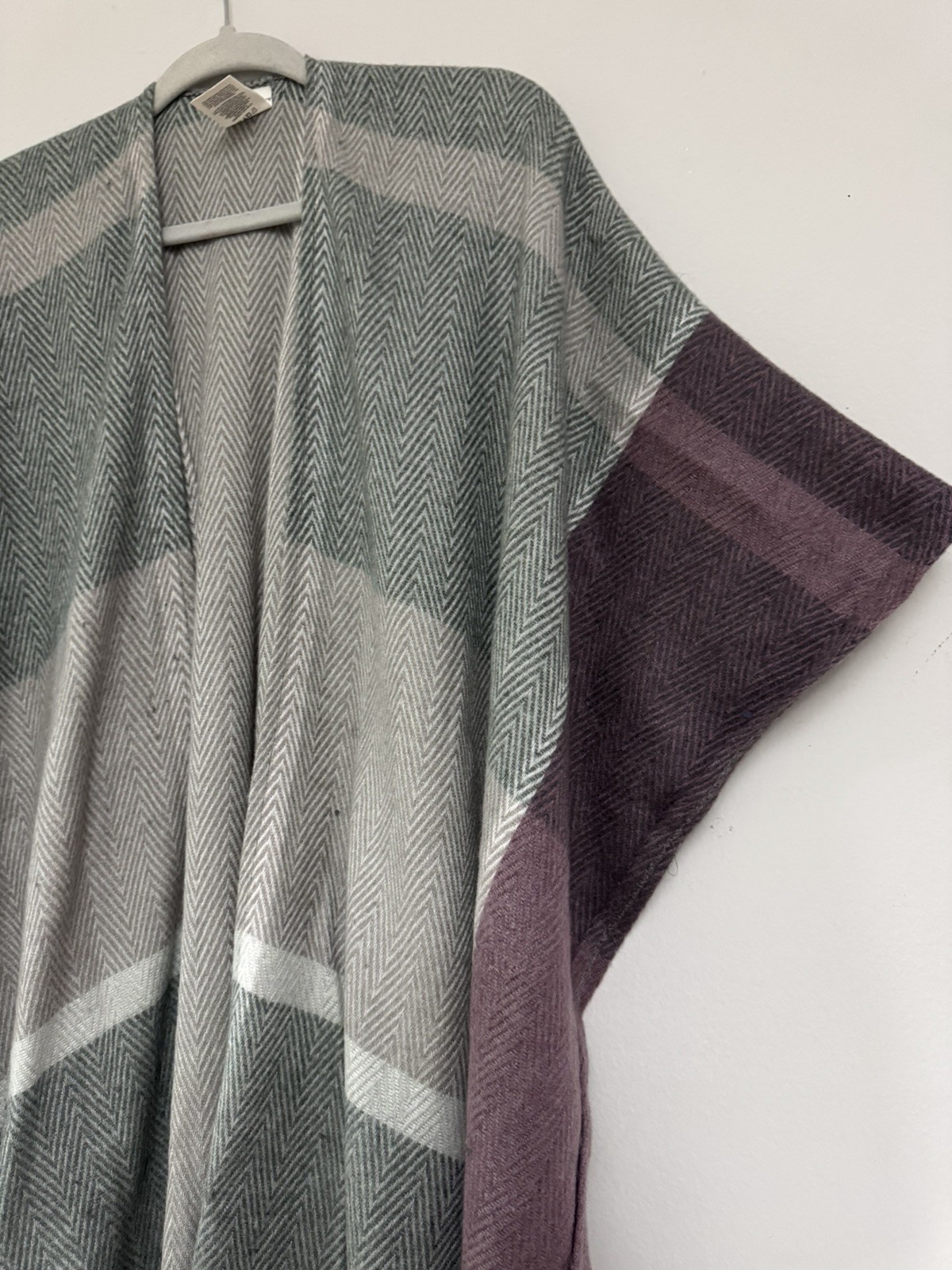 Women’s Woolrich Gray Mauve Blanket Wrap Shawl Cape Poncho Tassels One Size