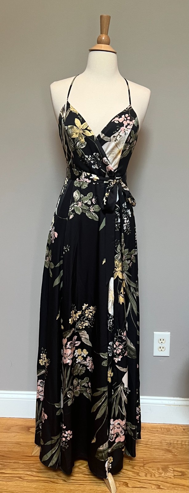 Beautiful Satin Maxi Dress from Lulus – New without tags – XS