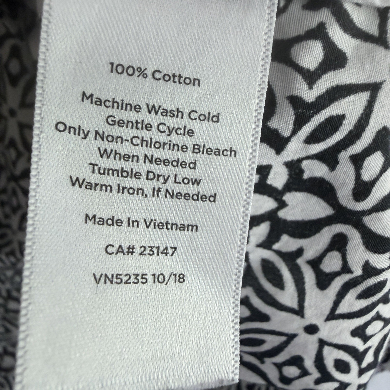 Talbots Tunic Top Womens M White Black Excellent Cotton Geometric Pintuck