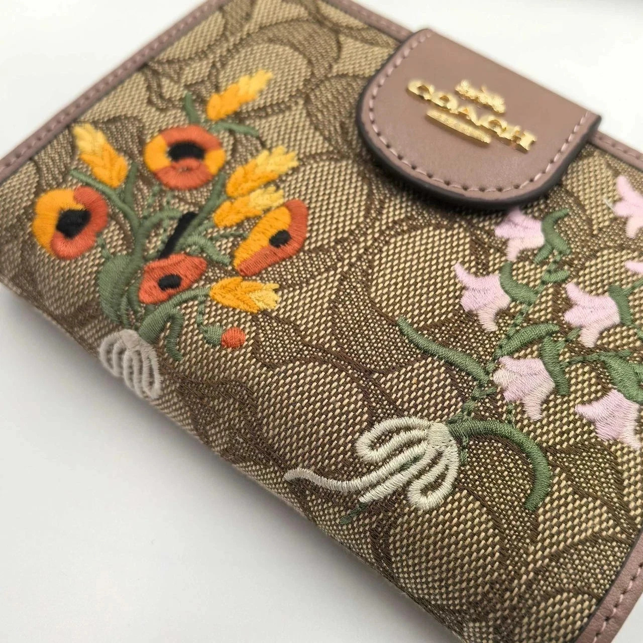 COACH CEC32 Medium Corner Zip Wallet Signature Jacquard w Floral Embroidery