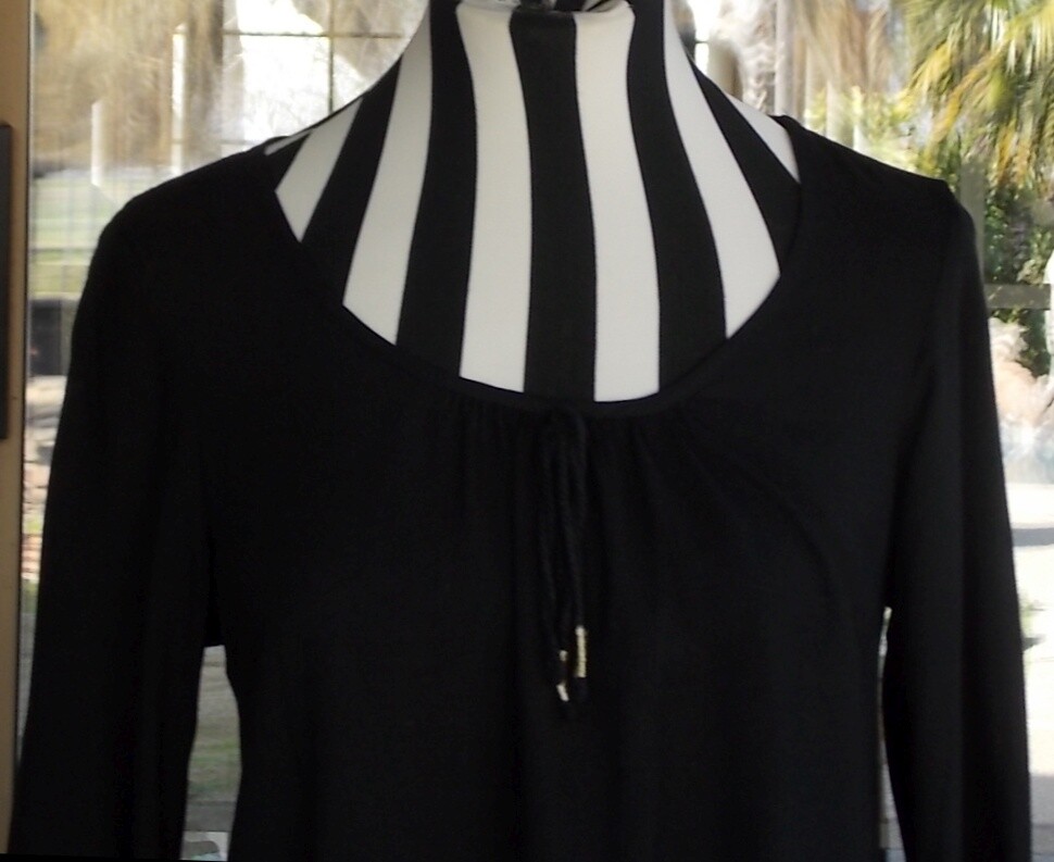 New Long Flair Sleeve Ruffle Bottom Cropped Black Shirt Sz. S 36″ Bust