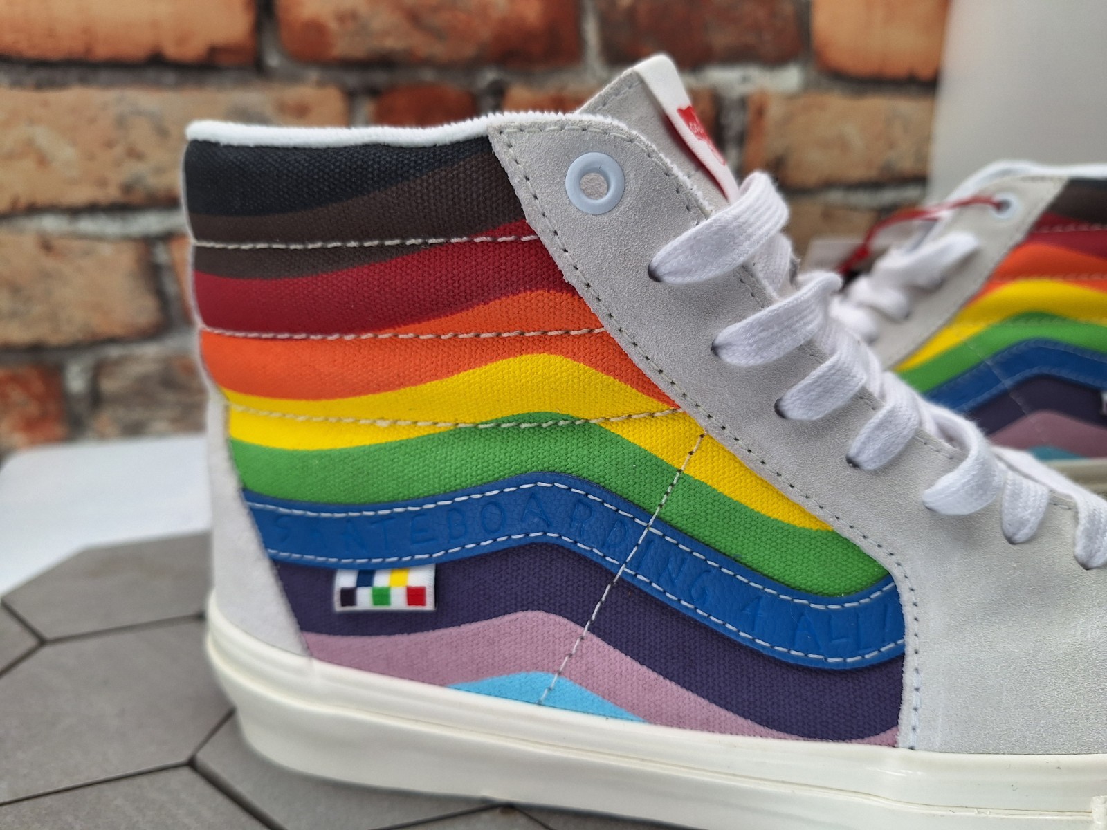 Vans Skate Sk8-Hi Top Pride Men Sz 9 White Rainbow LGBTQ+ Sneaker Parade Shoe