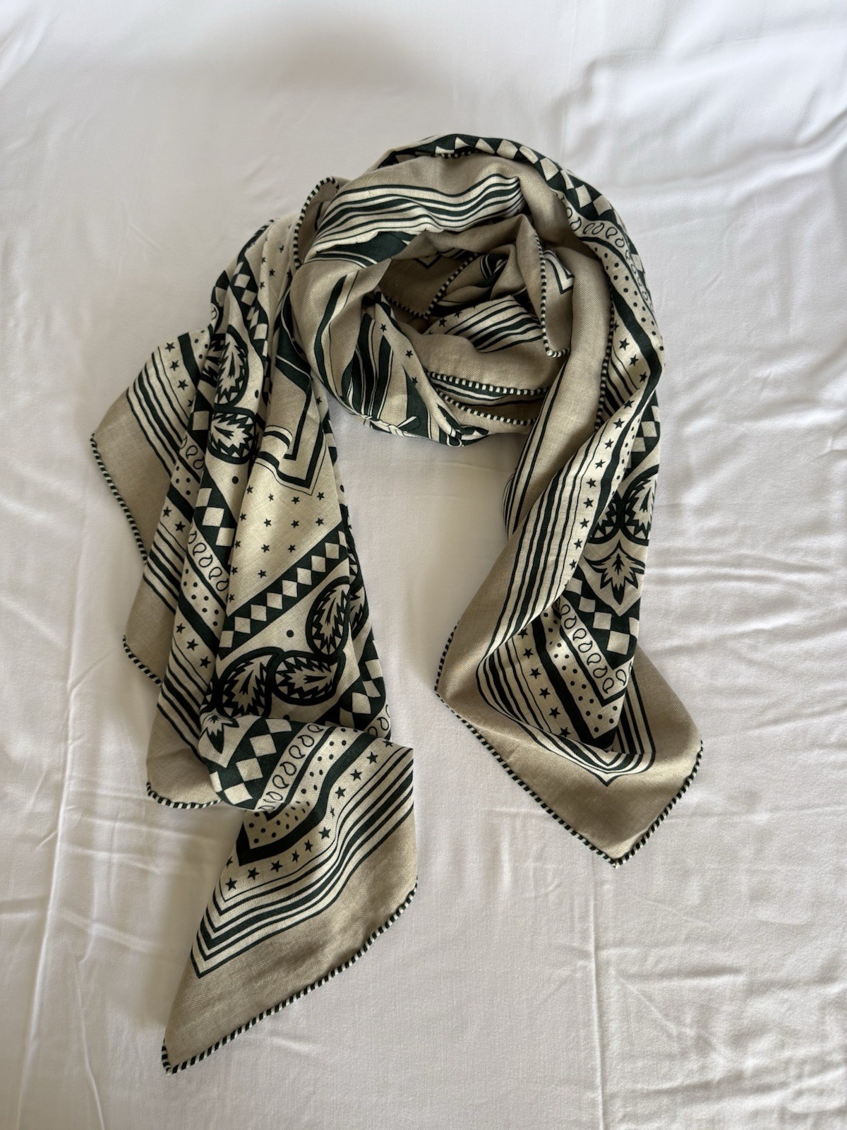 Hermès Women’s Les Roues de Phaeton Cashmere Silk Bandana Scarf Shawl 140×140