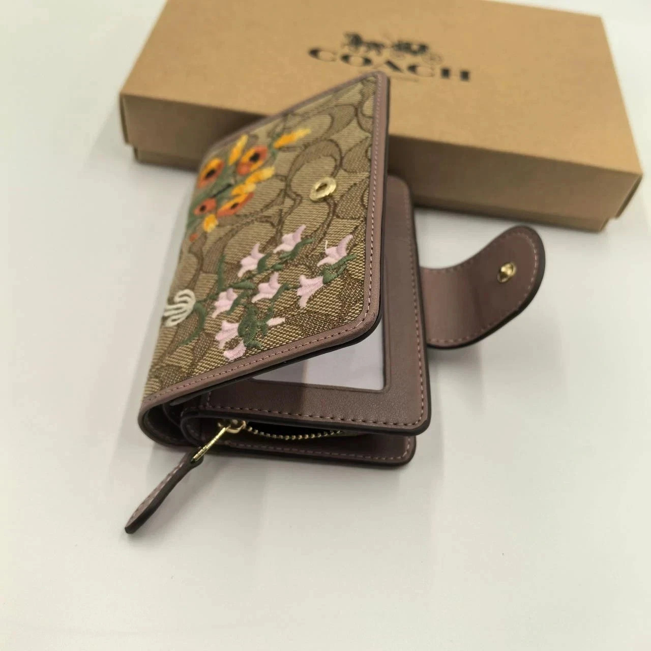 COACH CEC32 Medium Corner Zip Wallet Signature Jacquard w Floral Embroidery