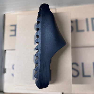 Adidas Yeezy Slide Onyx – Multiple Sizes – (100% Authentic) HQ6448
