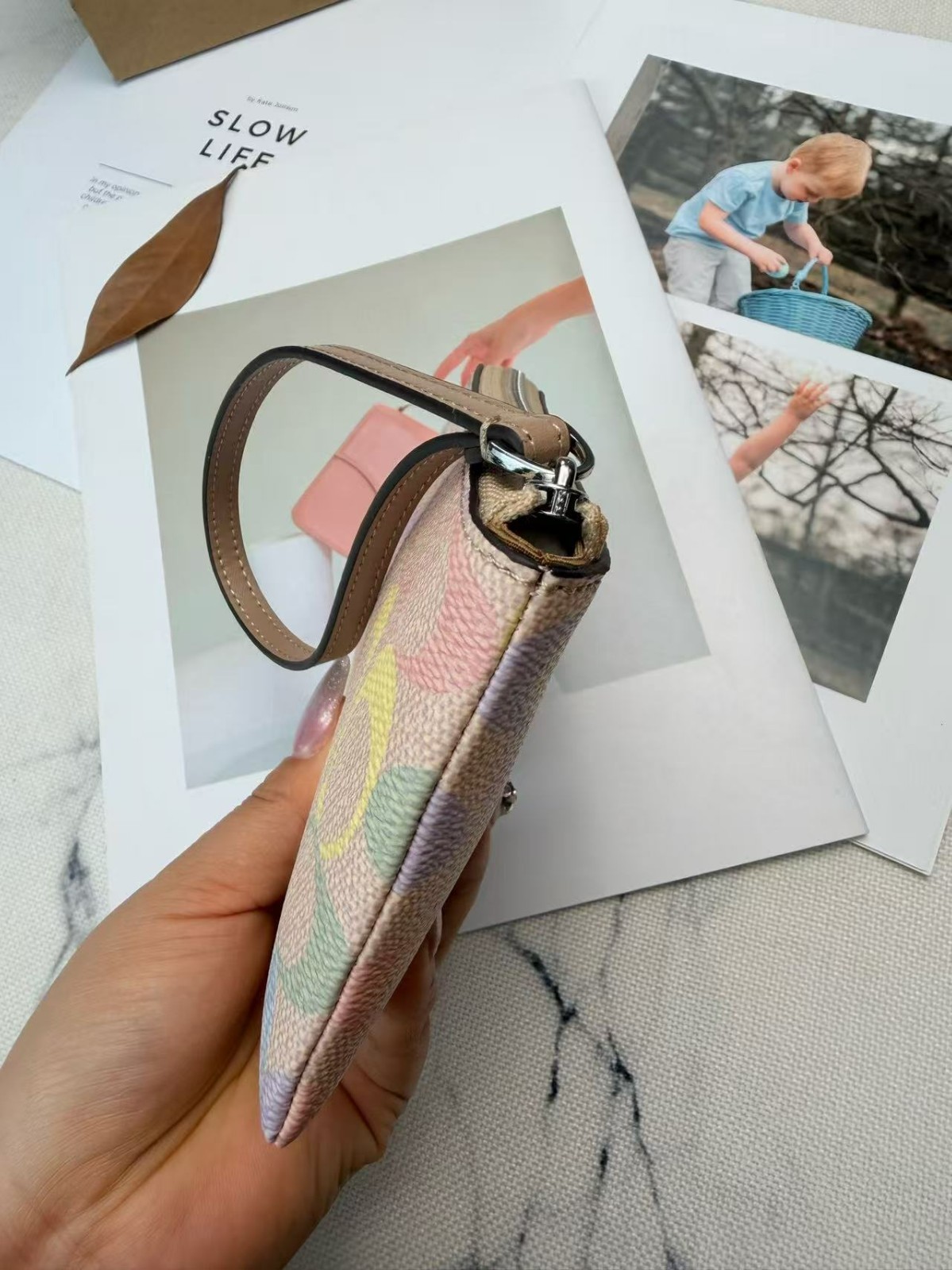 COACH Corner Zip Wristlet In Rainbow Signature Canvas CDF28 Silver w/box
