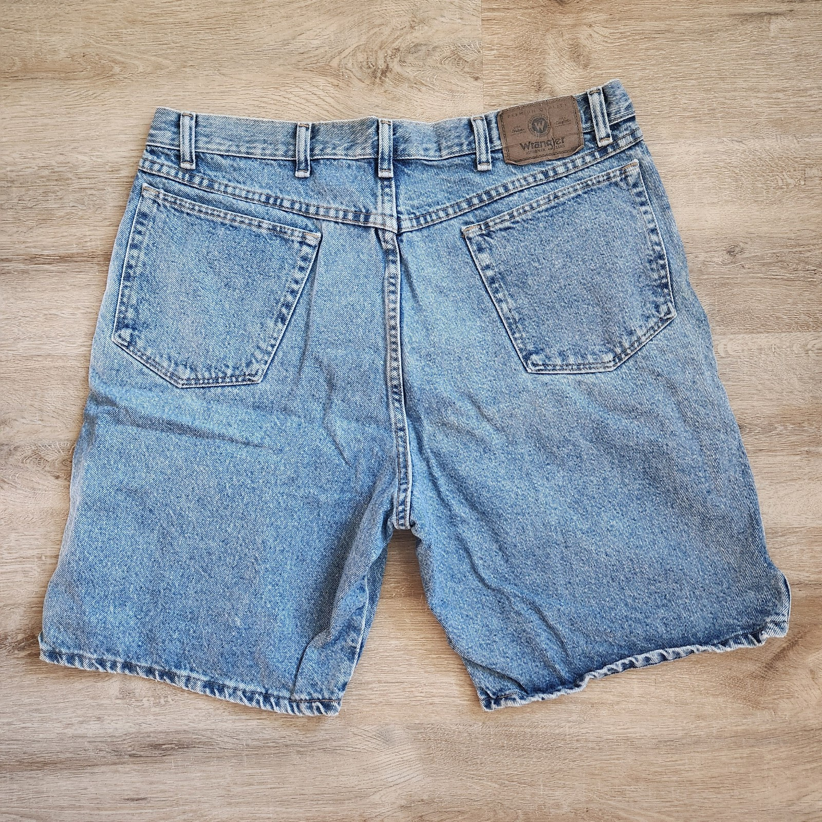 Vintage Wrangler Denim Shorts Mens 36 High Rise 9” Inseam Light Wash