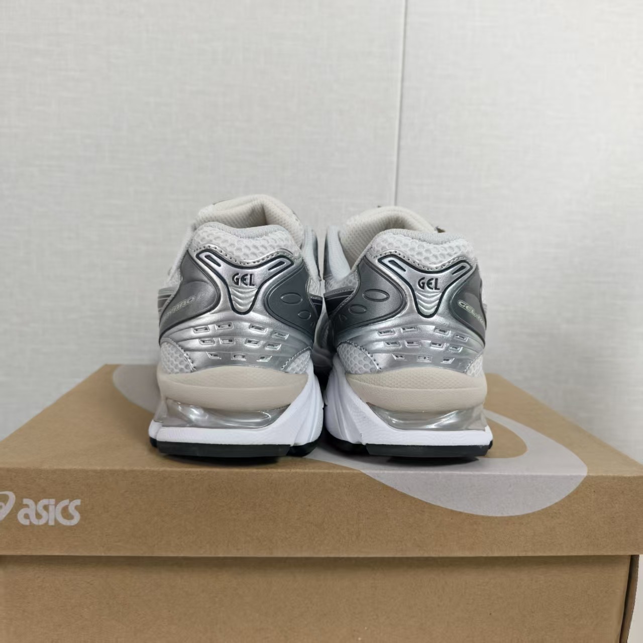 ASICS Gel-Kayano 14 White, Graphite, Grey 1203A537-110 Men’s, Brand New