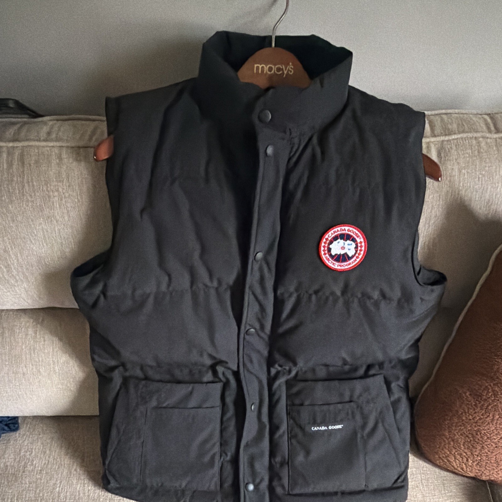 Canada Goose Men’s Black Down Puffer Vest M Snap Closure Stand-Up Collar Logo