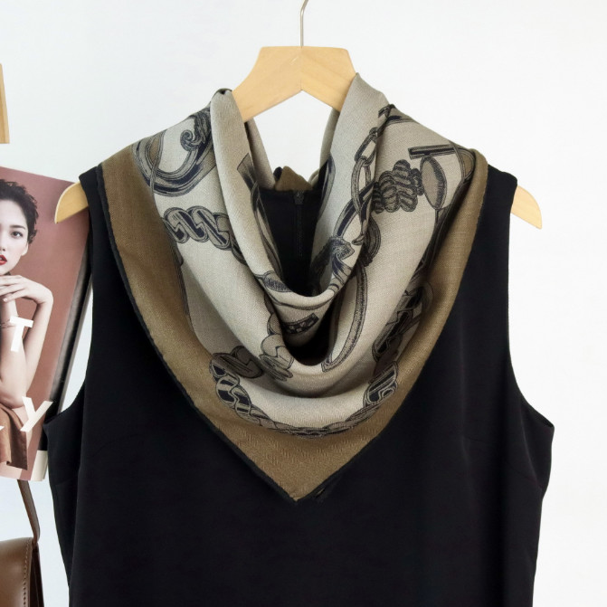 70% Cashmere 30% Silk Bandana 26” Shawl Scarf iron chain Print Neckerchief Wrap