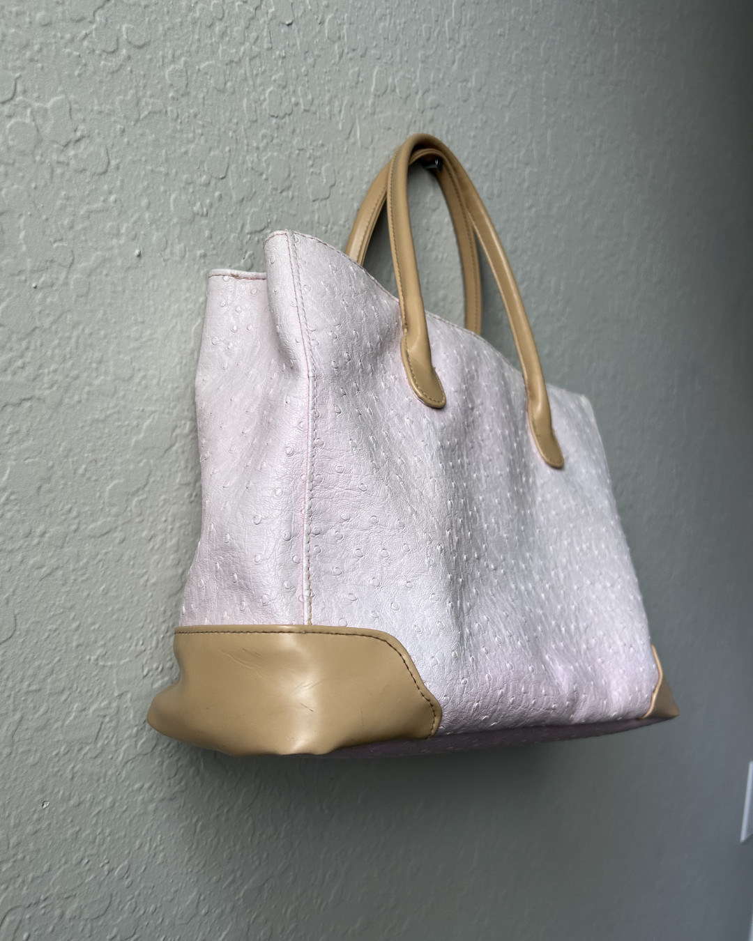 Vintage 2000s/ Y2K Faux Ostrich Leather Light Pink with Beige Shoulderbag