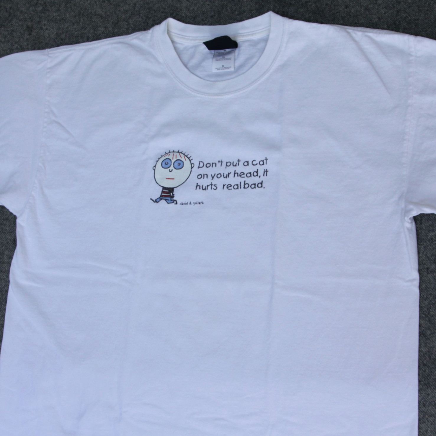 DAVID & GOLIATH T Shirt XL CAT ON HEAD HURTS BAD Todd Goldman Art Artist VTG Y2K