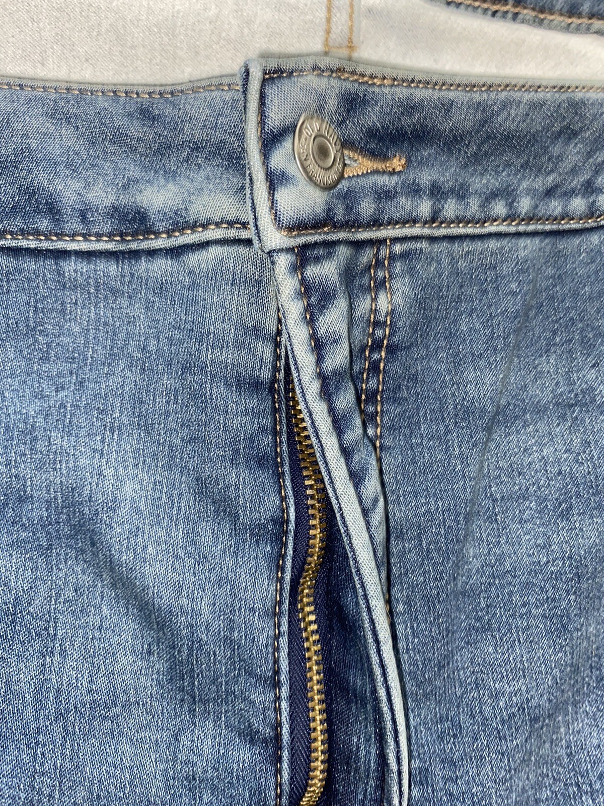 NWOT Old Navy Rockstar High Rise Super Skinny Jeans, Size 28￼