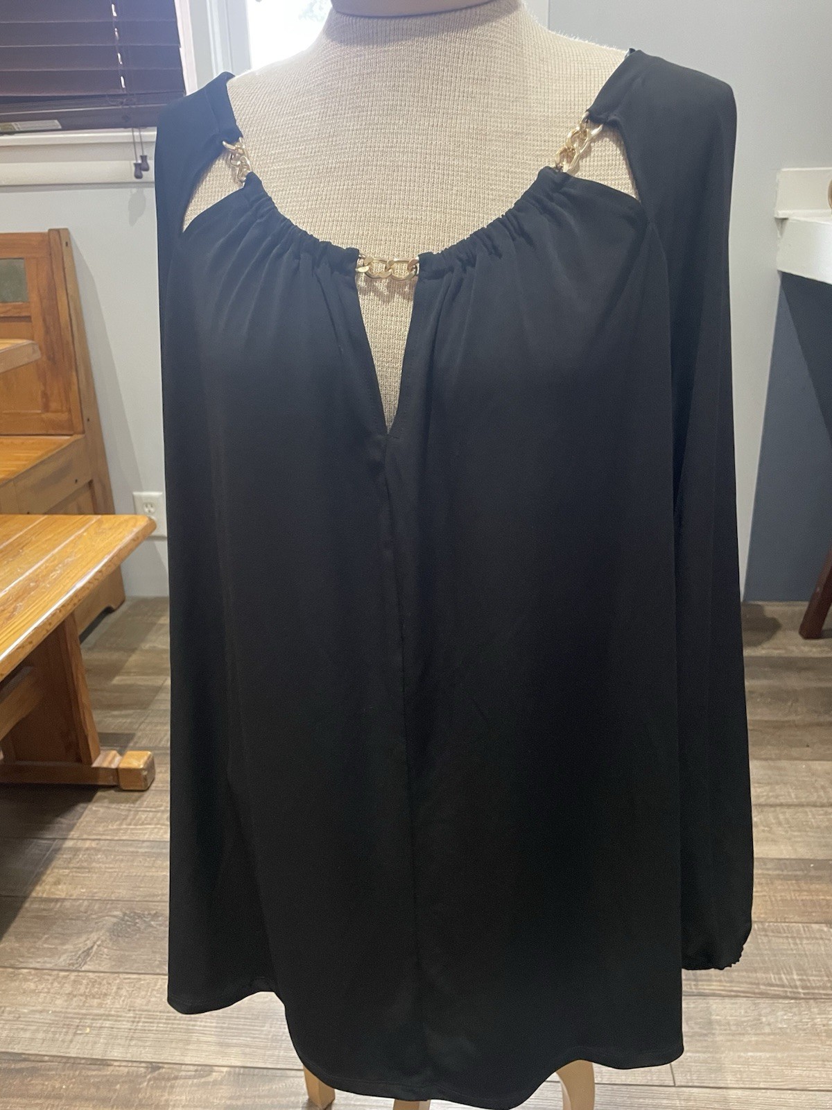 Carmen Marc Valvo Black Gold Chain Neck Elegant Drape Back Top 1X Old Money New