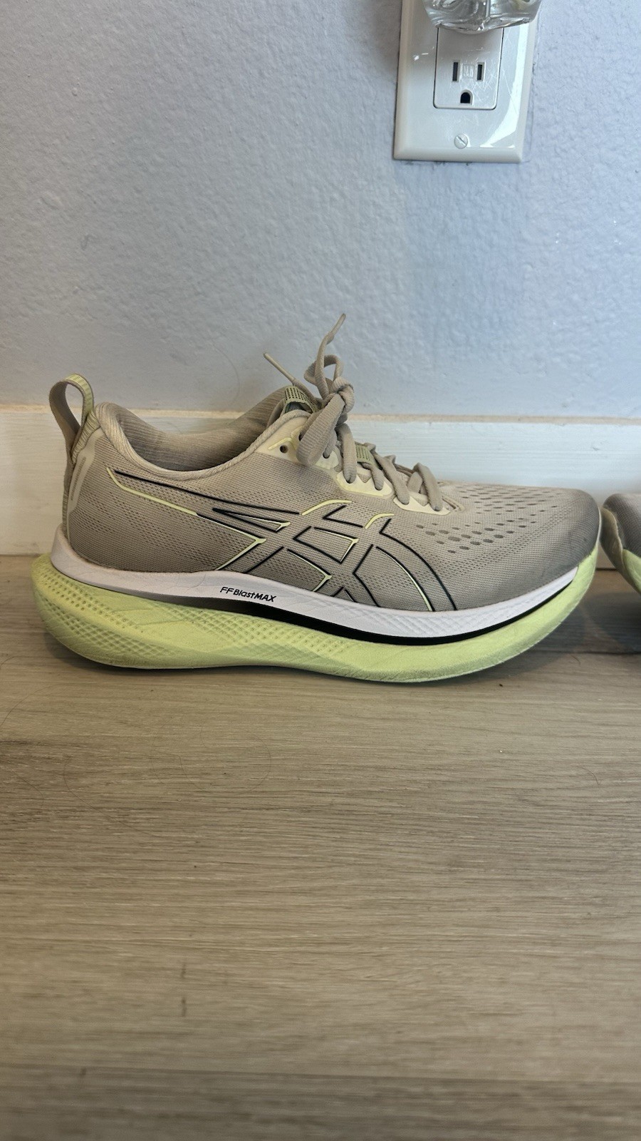 ASICS men’s Glideride Sole Beige/Green. Has tons of life left.