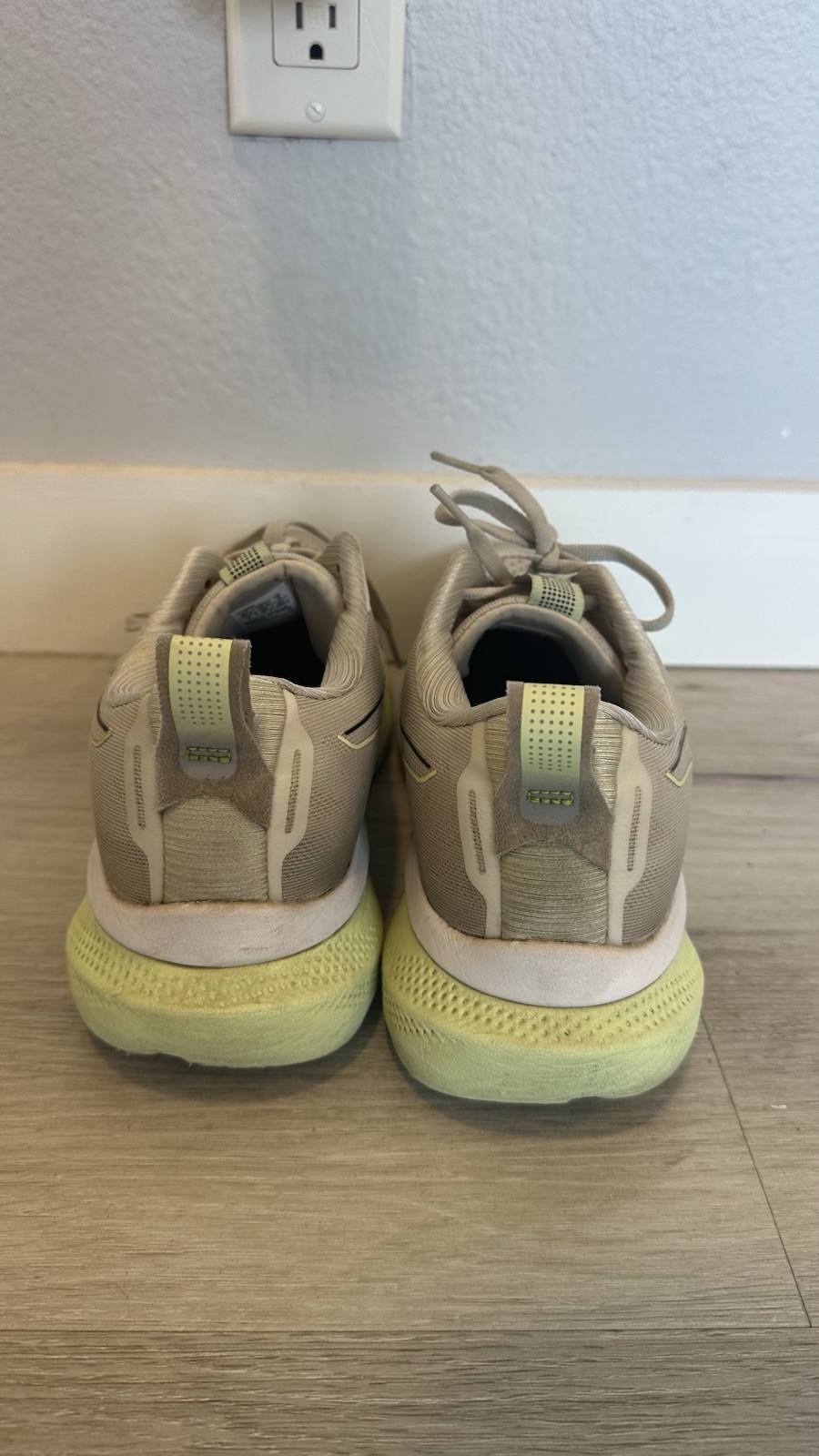 ASICS men’s Glideride Sole Beige/Green. Has tons of life left.