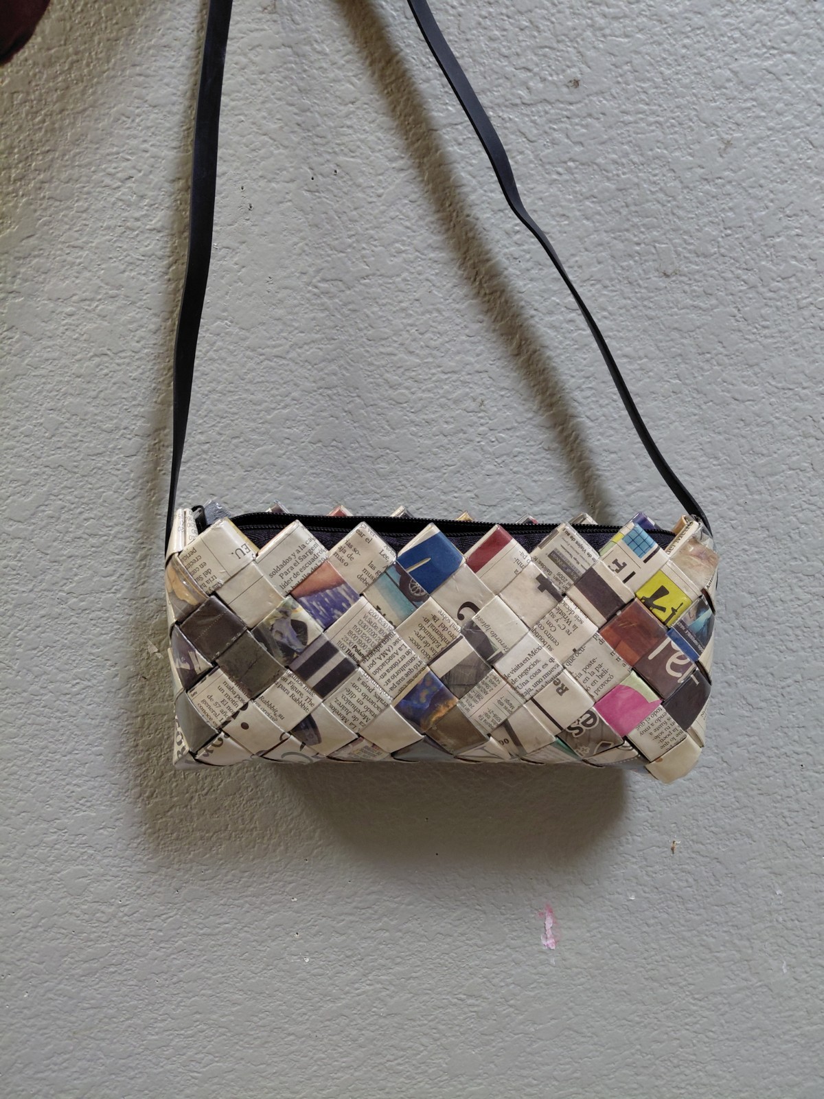ECOIST Woven Wrappers Zippered Recycled Magazine Purse 9 X 2 Inches