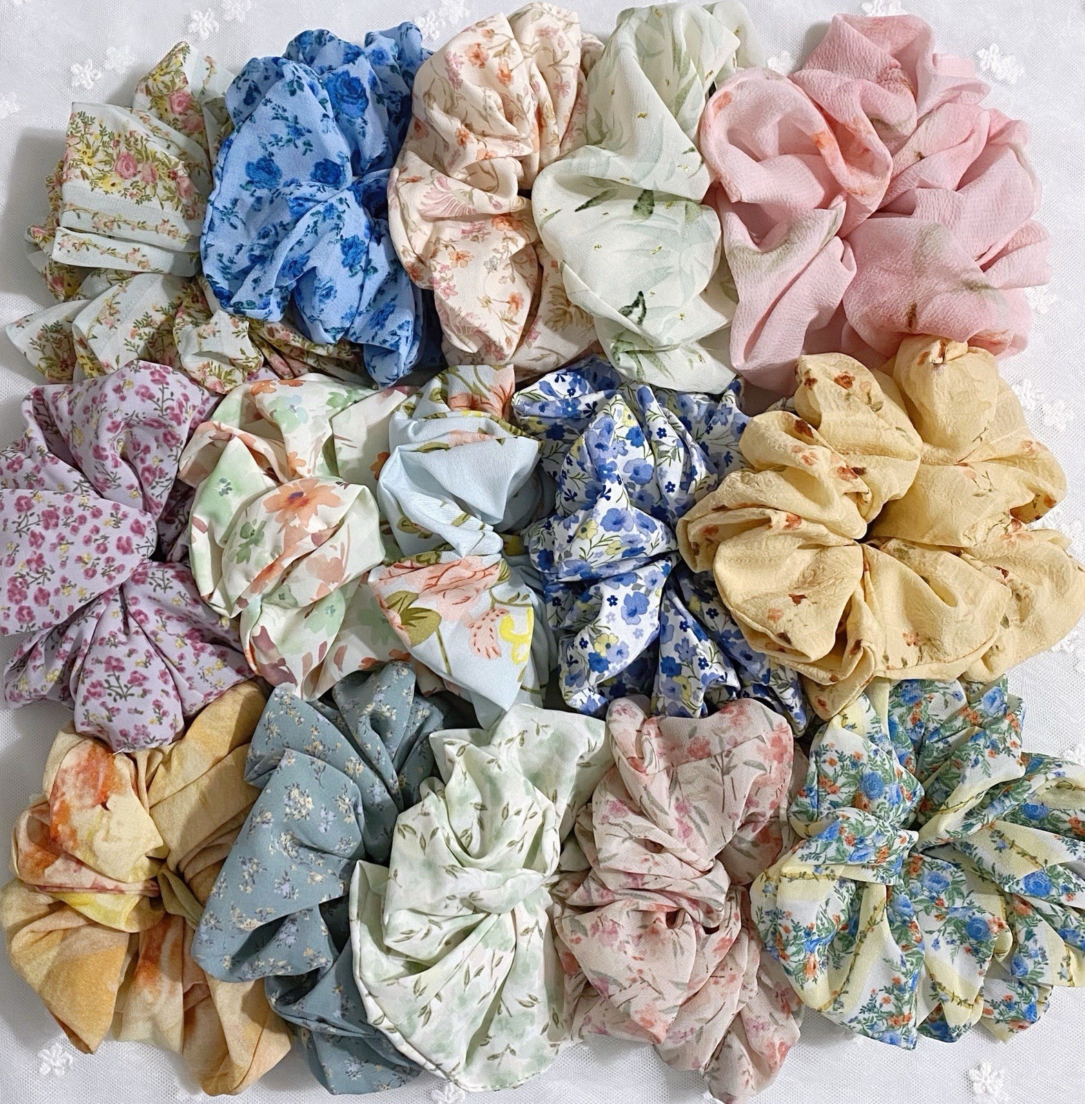 [US Seller] Random 4pcs Handmade Medium Large Size Classic Floral Hair Scrunchie