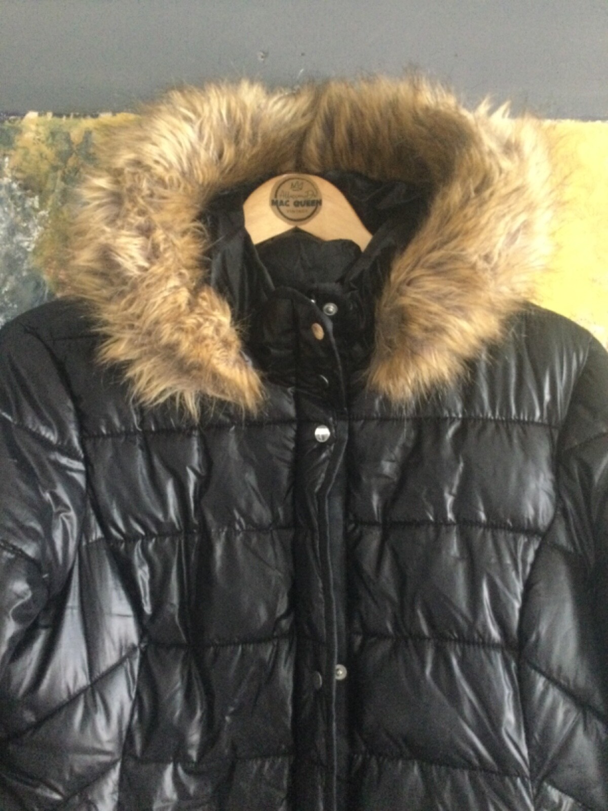 WOMENS COAT BLACK QUILTED PARKA FUR TRIM HOOD SHINY VGC WORN ON FILM INC UK PP