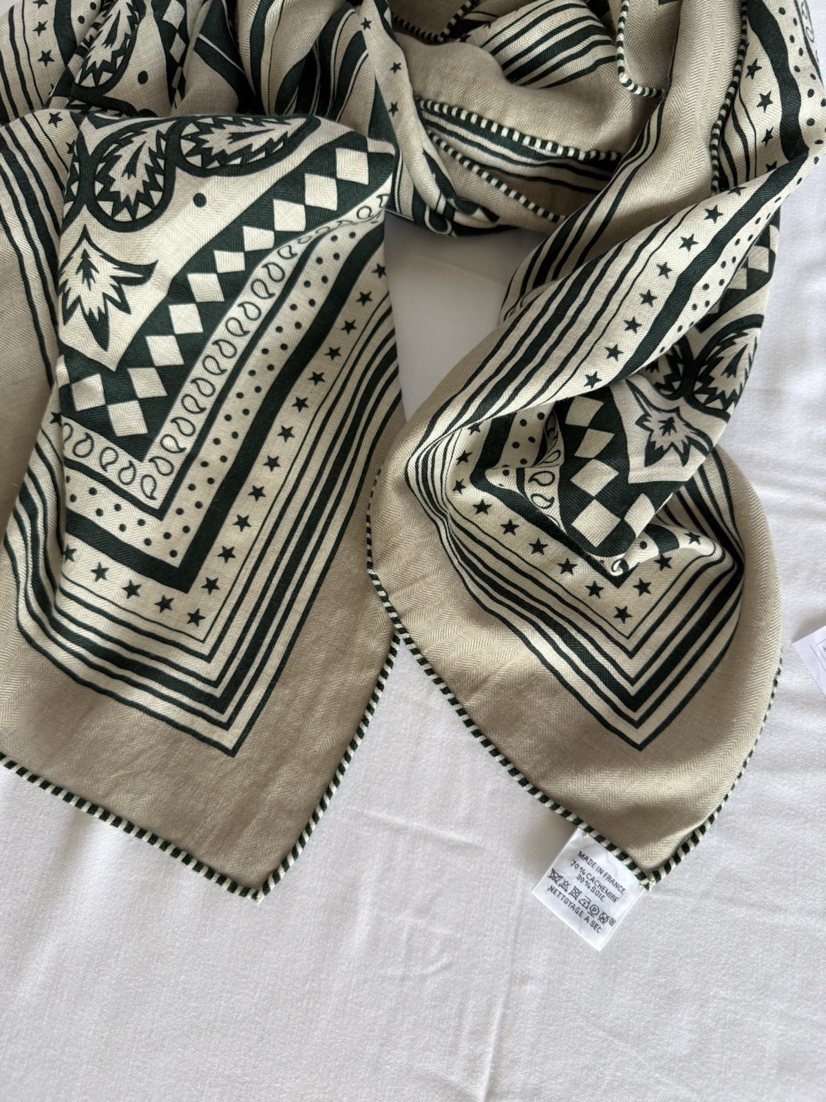 Hermès Women’s Les Roues de Phaeton Cashmere Silk Bandana Scarf Shawl 140×140