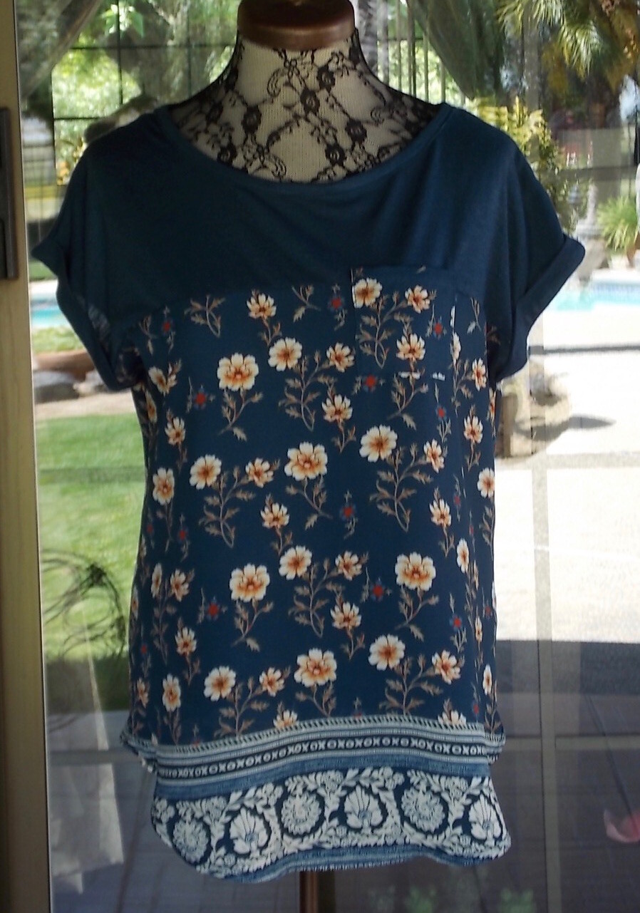 Short Sleeve Poly & Knit Floral Shirt Sz. S 40″ Bust