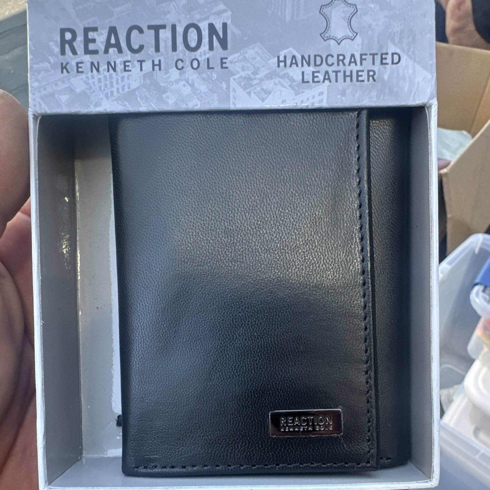 Kenneth Cole Reaction Men’s Black Solid Wallet with Logo 2020-2029