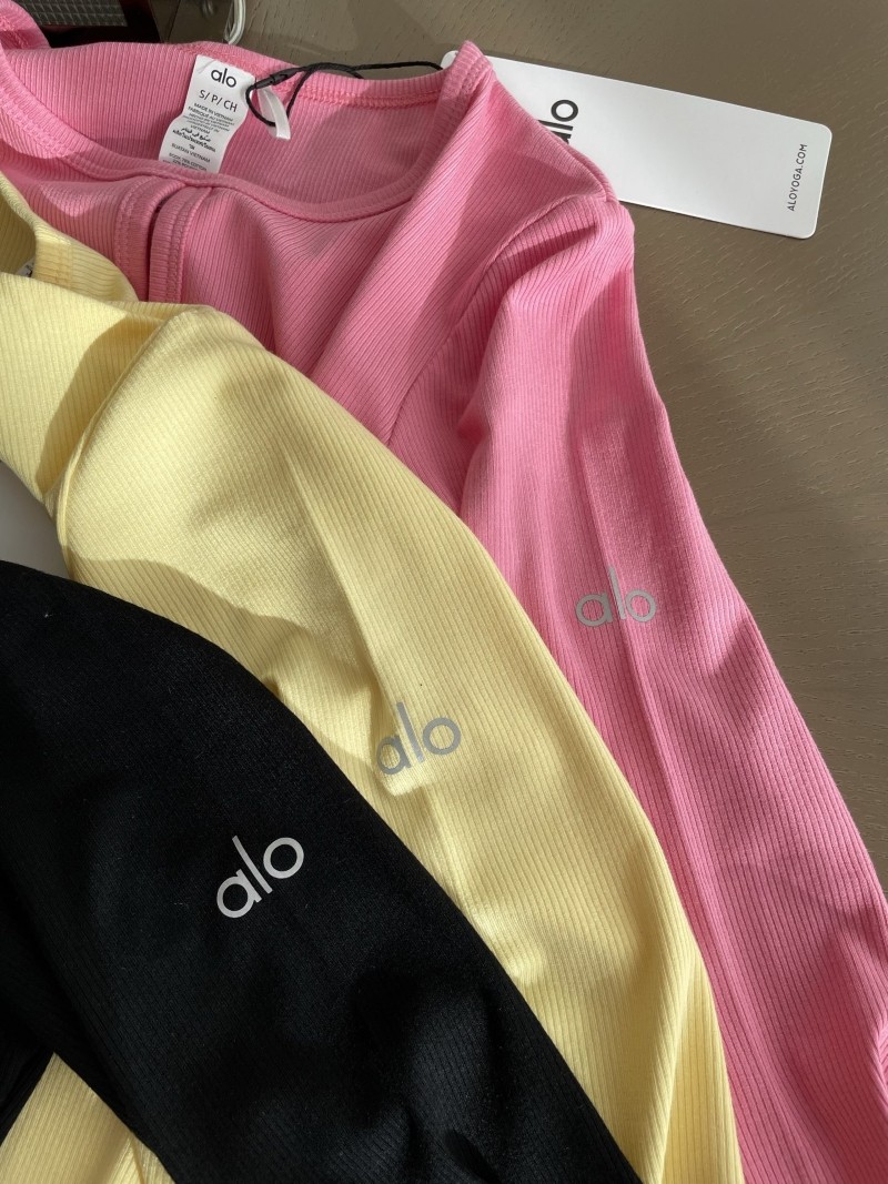 AIo Yoga Dreamlight Long Sleeve Top Stretchy Ribbed Keyholes Casual Women’s Top