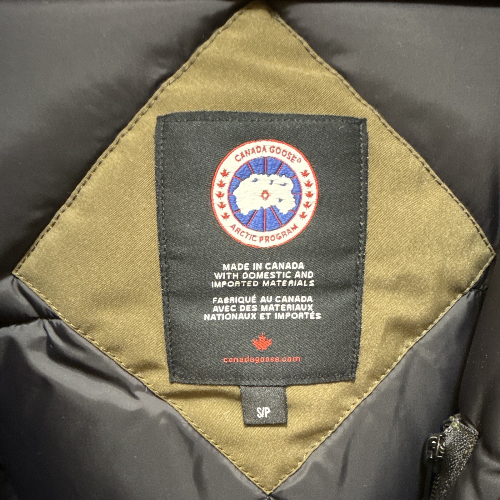 Canada Goose Arctic Program Men’s Green Down Parka Fur Trim Hood Zip Size S