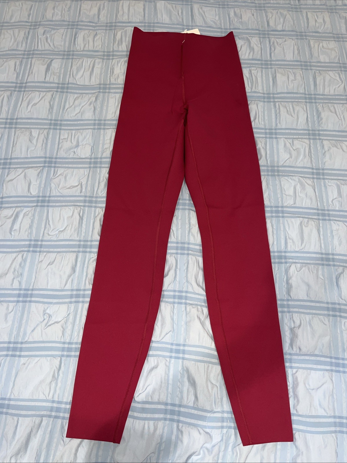 Women’s LULULEMON Magenta Smoke Color Size 4 28in Inseam NWT