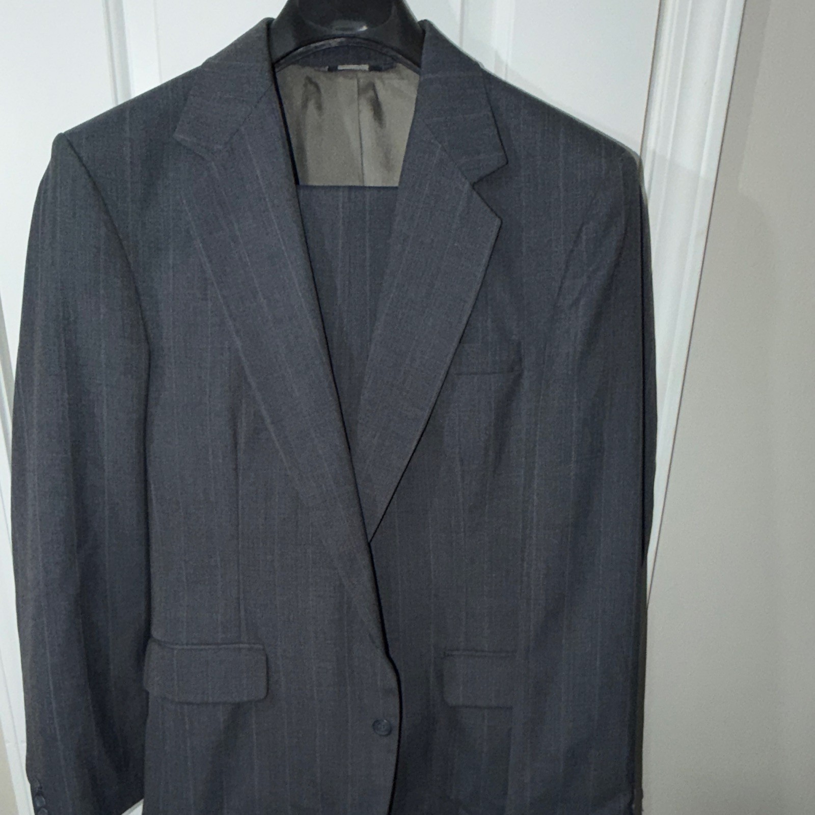 Haggar Imperial Men’s Gray Pinstripe 2-Piece Suit 36R Regular 36×32 2-Button