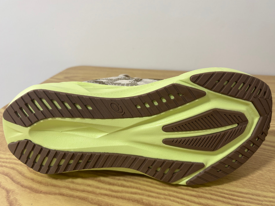 Asics Novablast 5 Men Shoe Running Sneaker US11 USA ship