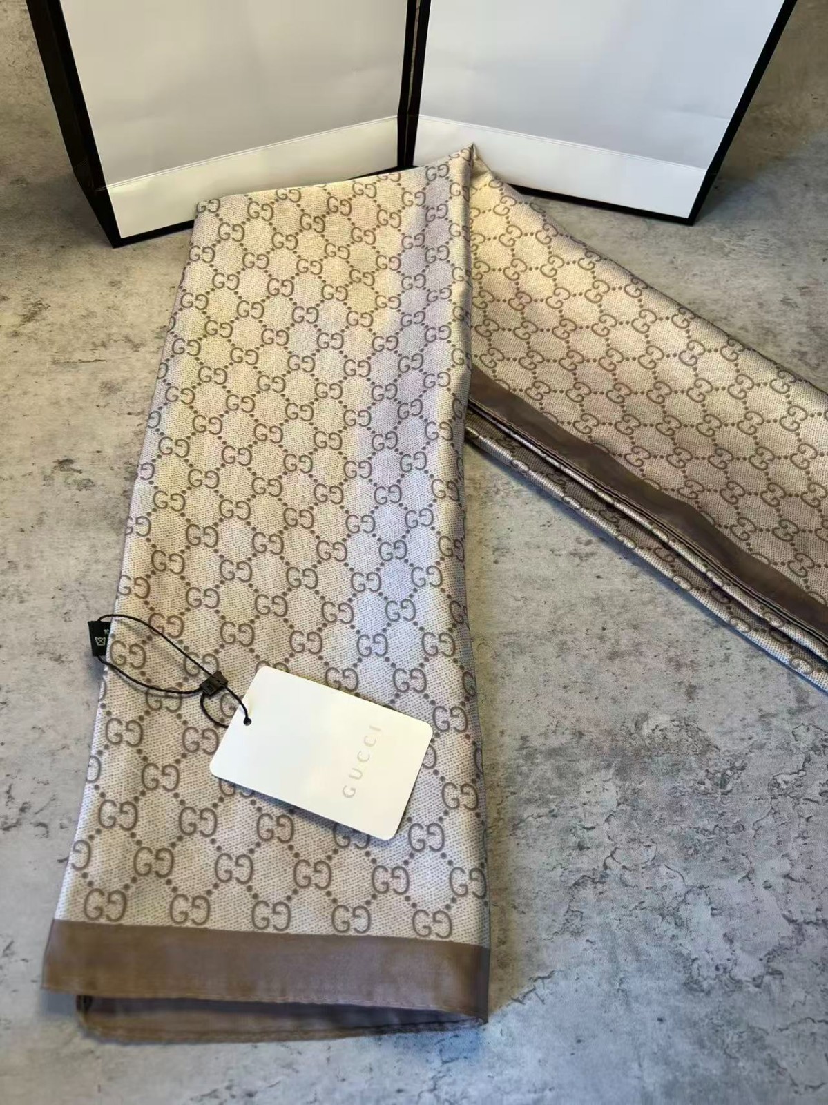 GUCCI SCARF SHAWL AUTHENTIC 100% SILK BEIGE BROWN CLASSIC LOGO LIGHT WEIGHT