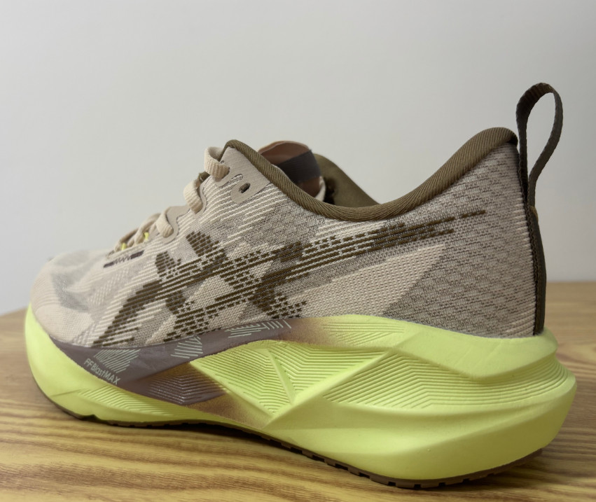 Asics Novablast 5 Men Shoe Running Sneaker US11 USA ship
