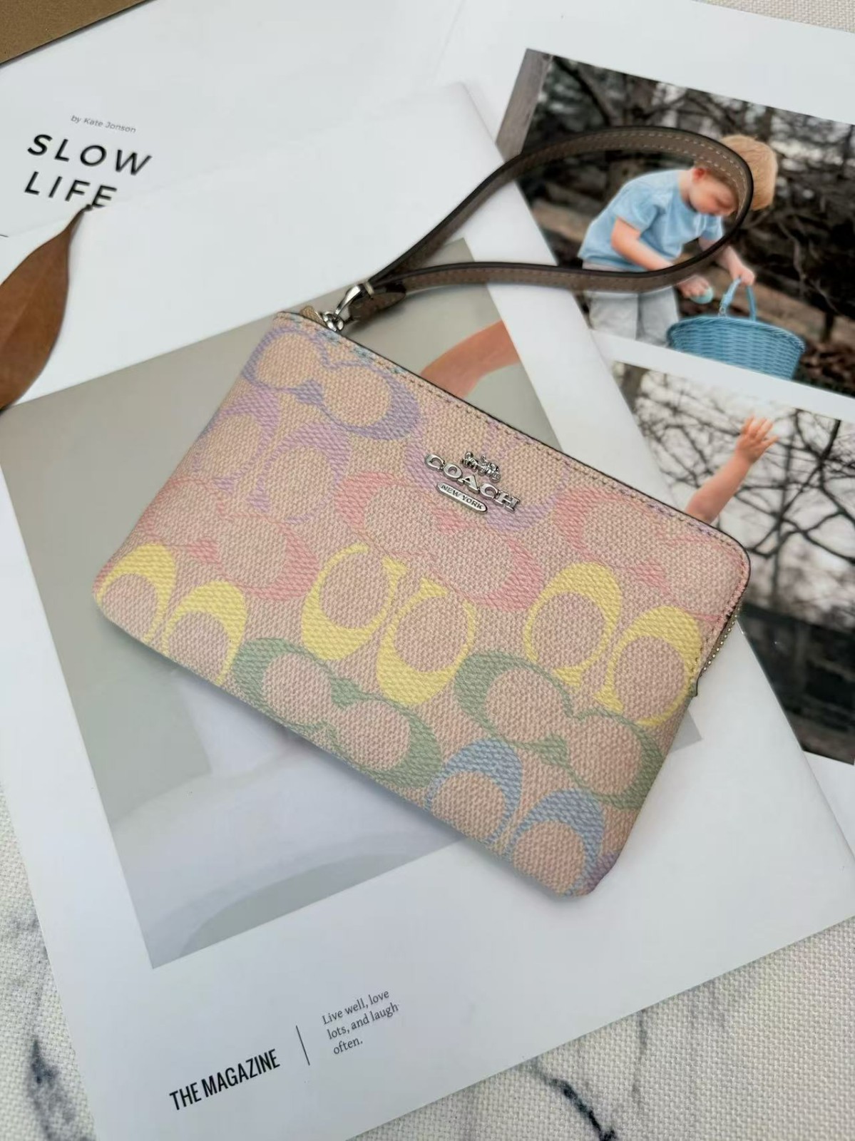 COACH Corner Zip Wristlet In Rainbow Signature Canvas CDF28 Silver w/box