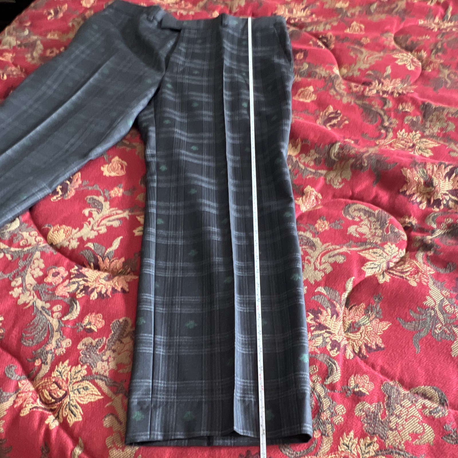 Gucci Men’s Gray Plaid with Bees Wool 2-Piece Suit EU54 44″ Chest