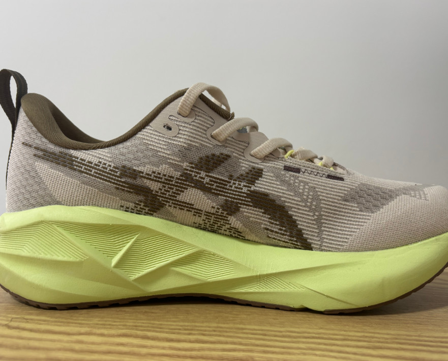 Asics Novablast 5 Men Shoe Running Sneaker US11 USA ship
