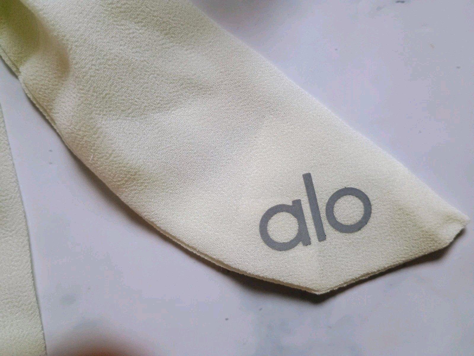 USA SELLER! Alo Yoga Hair Ties Love Knot Bow In Oat Milk
