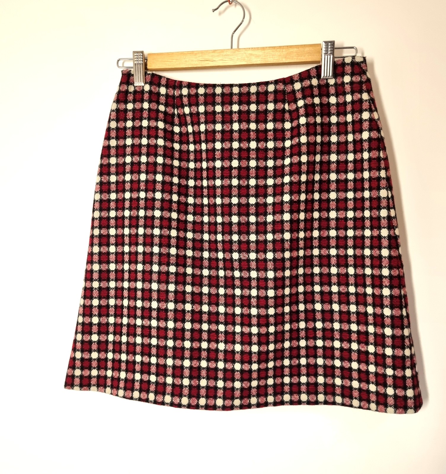 Hobbs Tweed Skirt Size 8 Waist 28 in Red White Black Cirrcle Check Wool