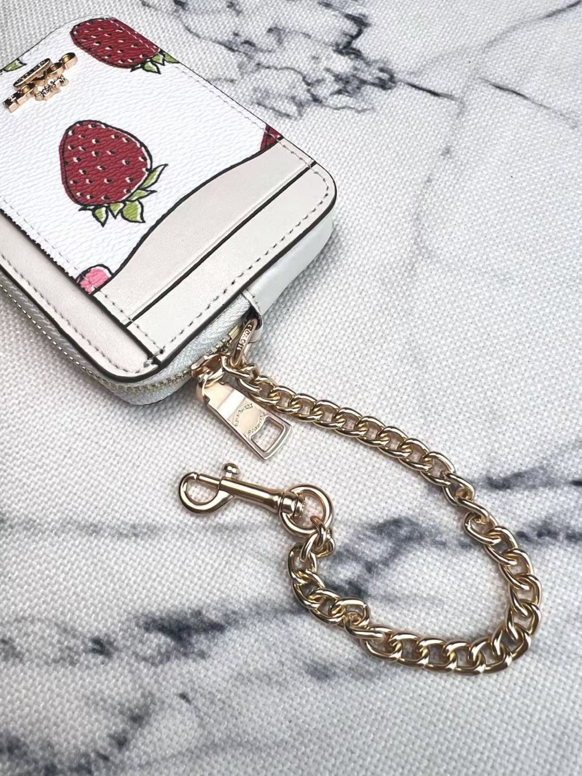NWT Coach CAR32 Zip Card Case With Strawberry Print NWT Chalk Multi With Box