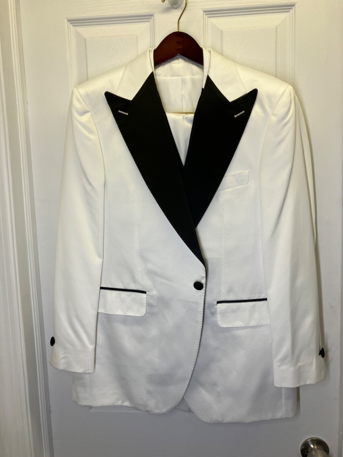 New Men’s White Satin Tuxedo Suit w. Vest