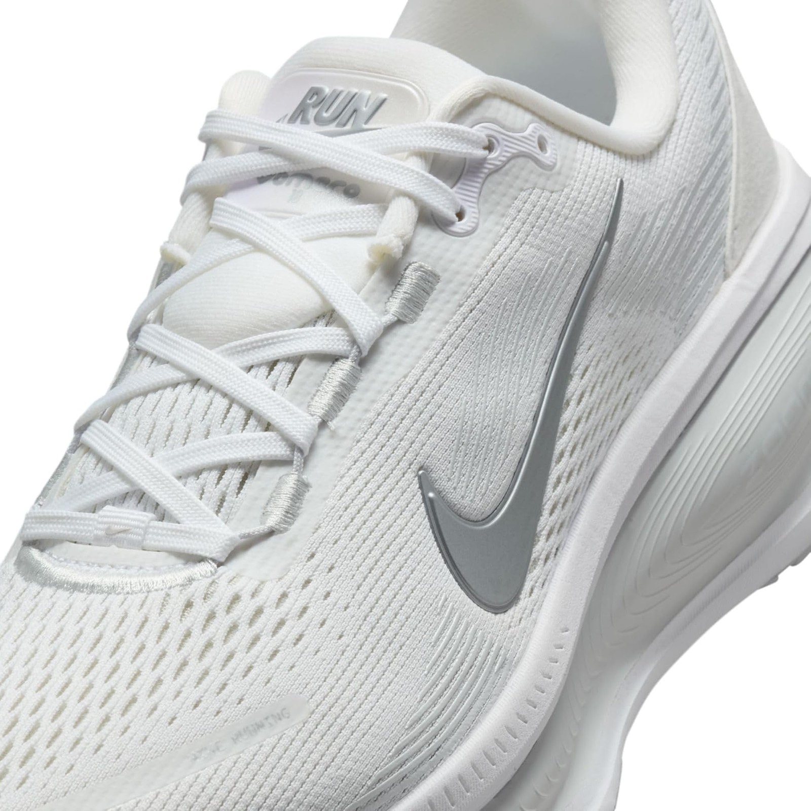 Nike Womens Vomero 18 – White/Metallic Silver/Photon Dust – 8.5