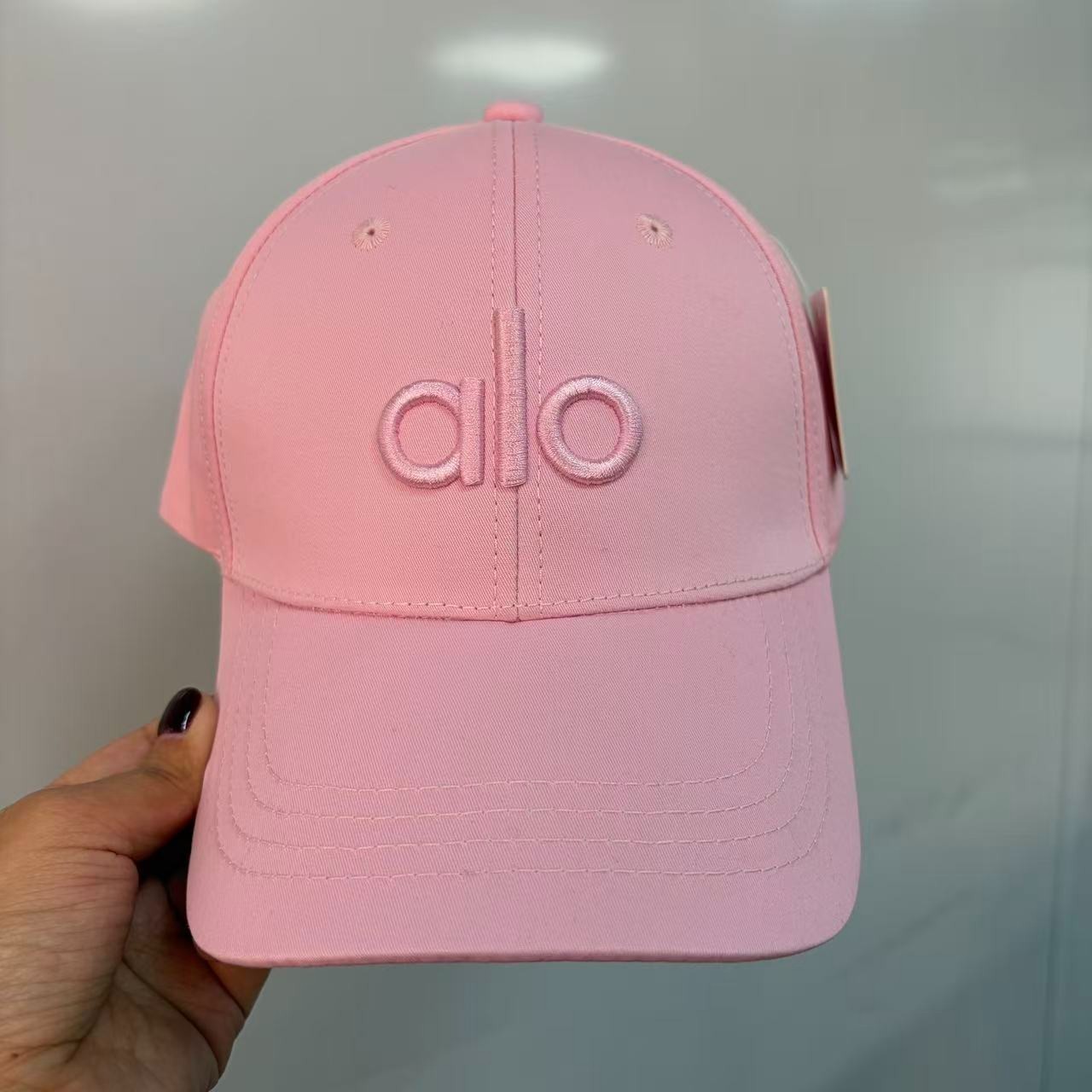 ALO Women’s One Size Logo Accent Hat Solid Casual