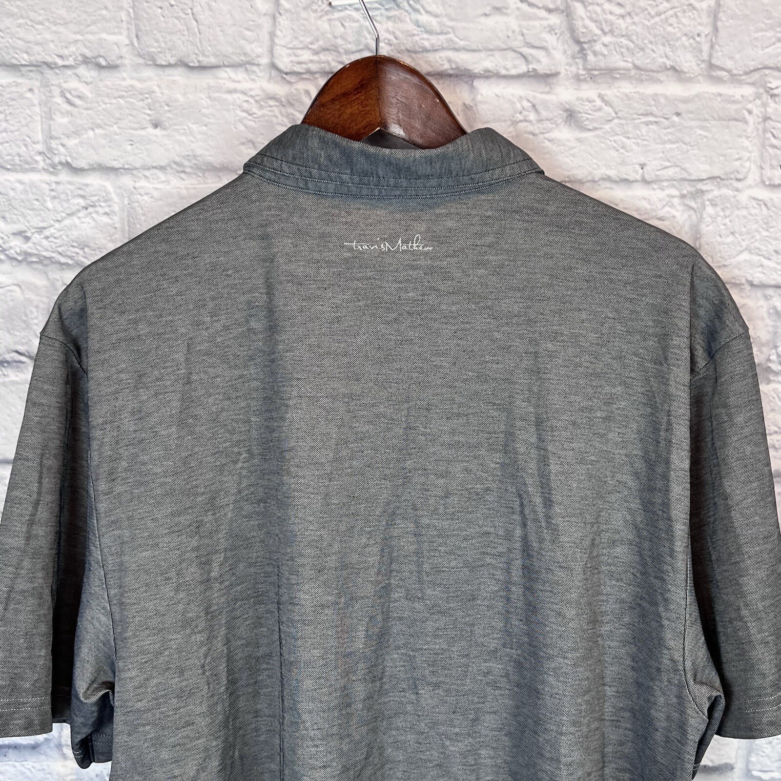 Travis Mathew Men’s Four Button Gray Short Sleeve Golf Polo Shirt Logo Size XL