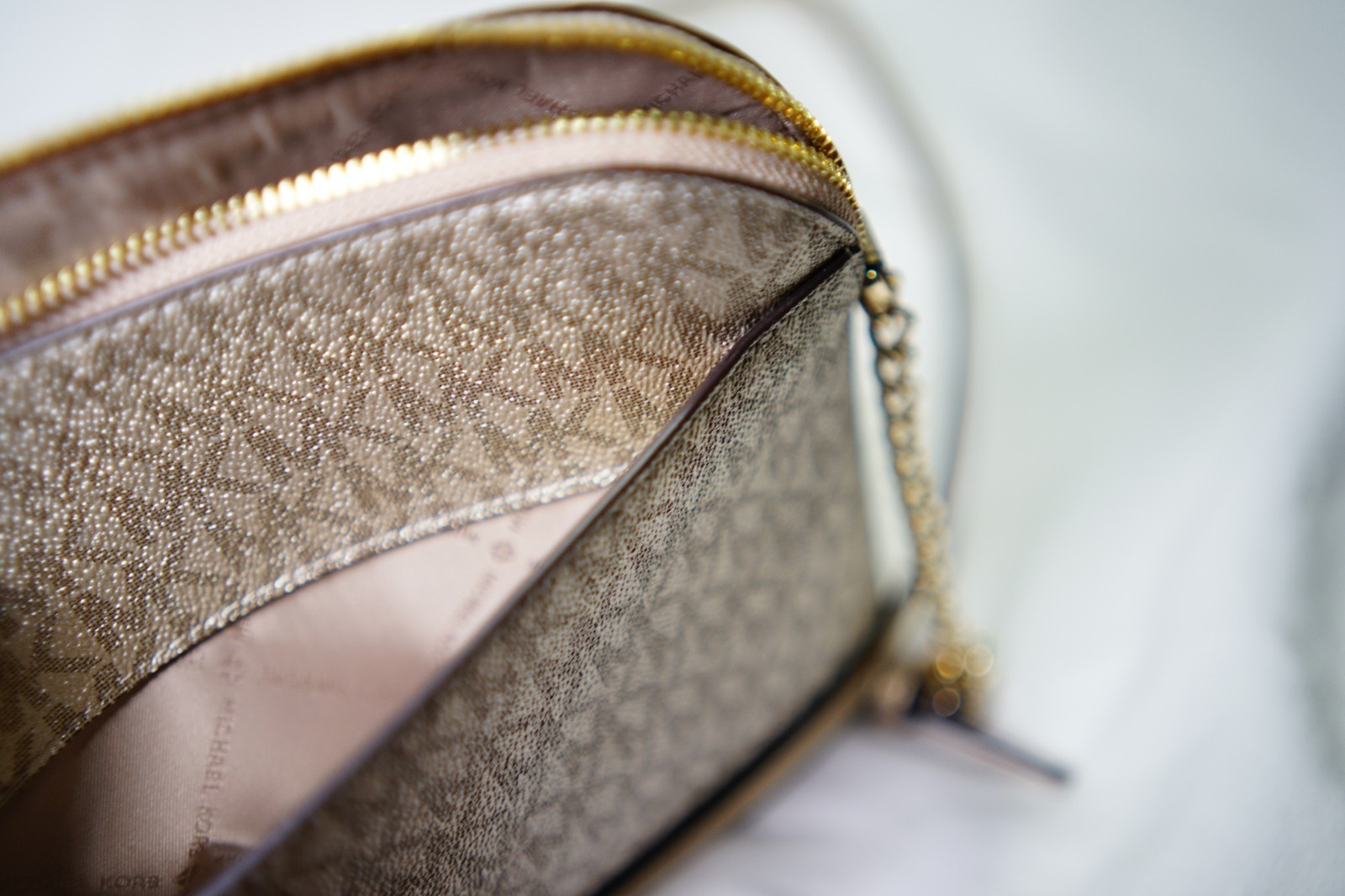 Michael Kors Jet Set Travel Dome Crossbody – Pale Gold Metallic Logo Design
